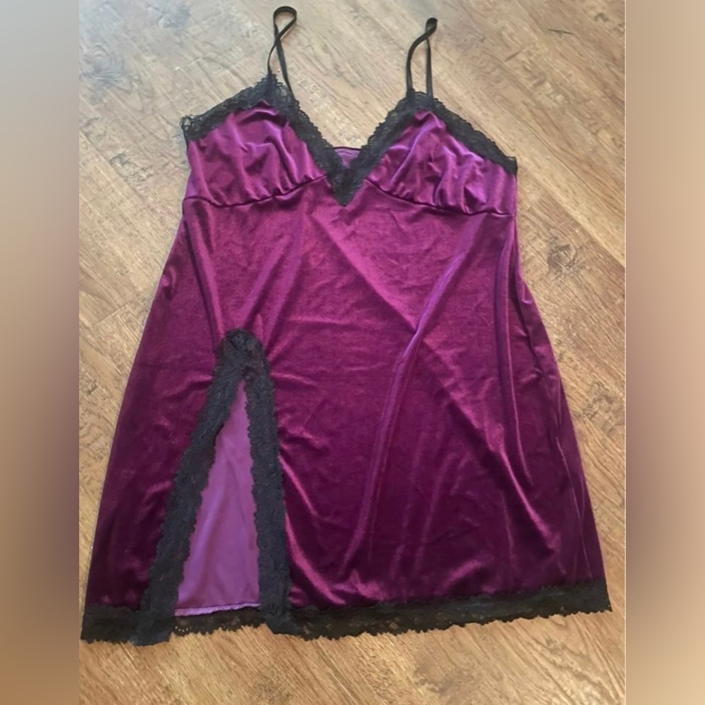 Gorgeous 1X violet velour gown NEW lingerie
